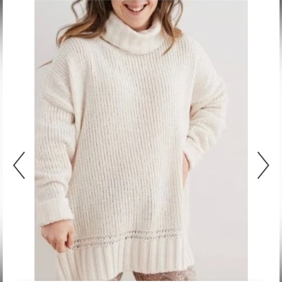 Aerie Cream Oversized Knit Turtleneck Sweater - Picture 2 of 6